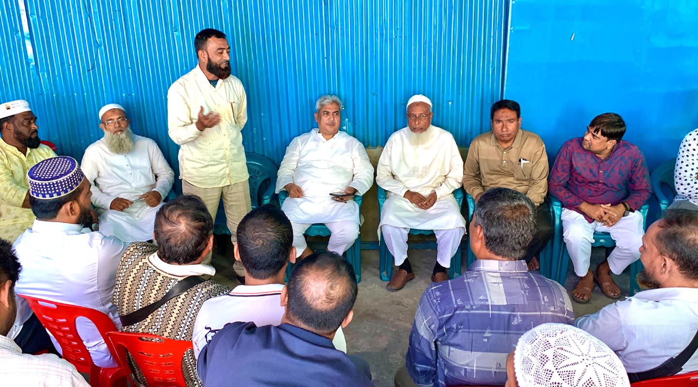 পবা-মোহনপুরে বীজ ডিলারদের সাথে মতবিনিময় করেছেন শফিকুল হক মিলন