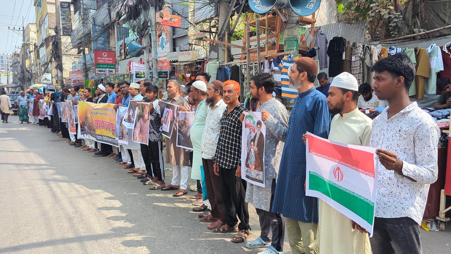 মসজিদুল আকসা ও ফিলিস্তিনে গণহত্যার প্রতিবাদে রাজশাহীতে মানববন্ধন