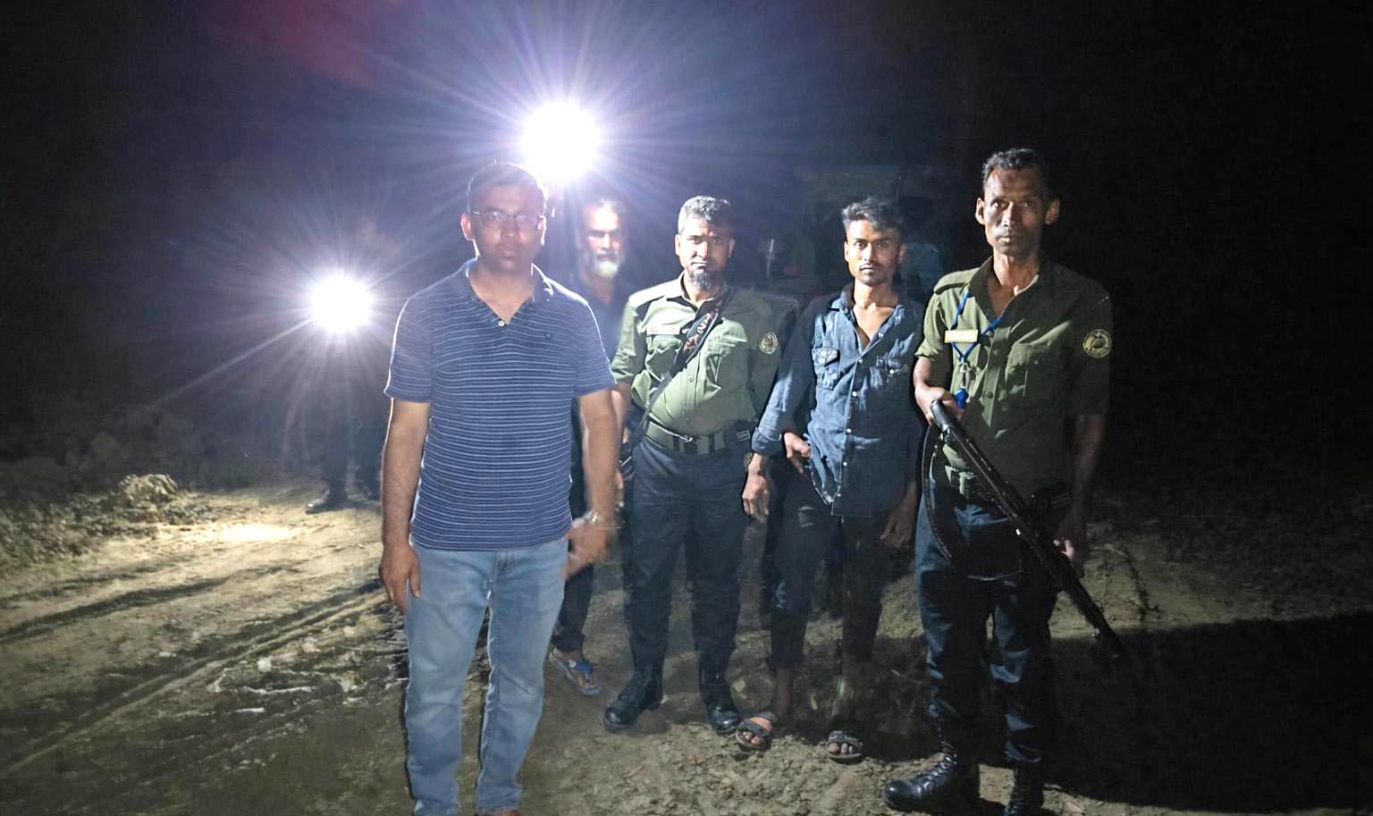 পুঠিয়ায় একদিনে ডাবল অভিযান: তেল কারবারি ও জমি কাটায় কড়া শাস্তি