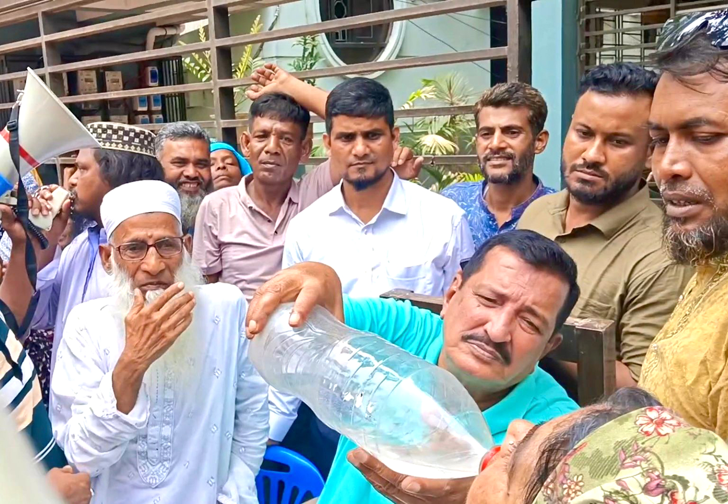 মাত্র চার ঘণ্টার নোটিশে উচ্ছেদ অন্যায়: ভূমিহীনদের খাসজমি দেওয়ার আশ্বাস ভূমিমন্ত্রীর